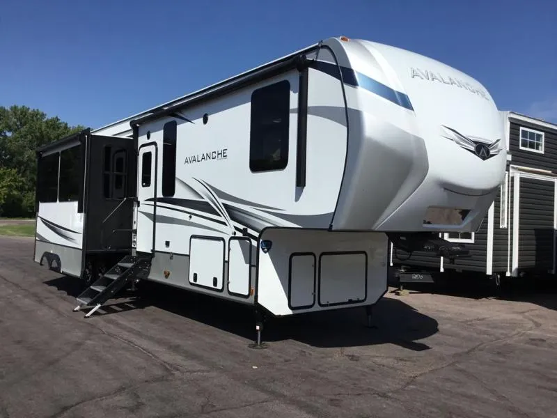 2023 Keystone Avalanche 390DS - Photo 2