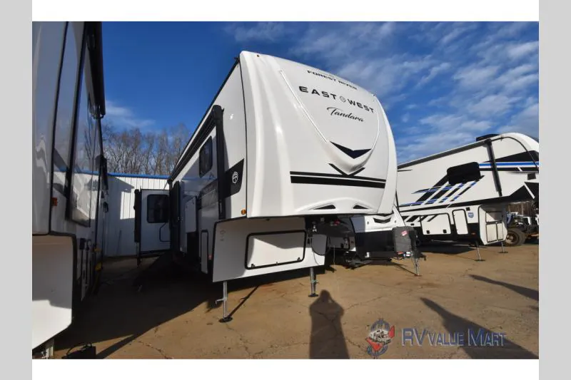 2026 East to West Tandara 388LR - Photo 2