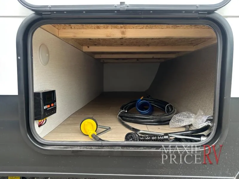 2027 Shasta Compact 18FQ - Photo 3