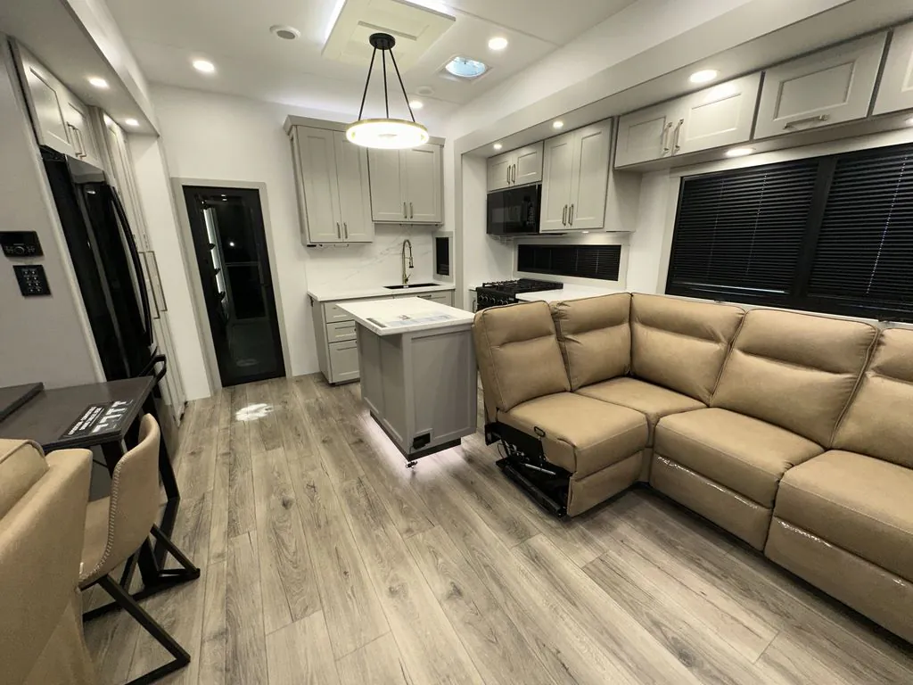 2026 Brinkley Model G 3970, Photos photo 6