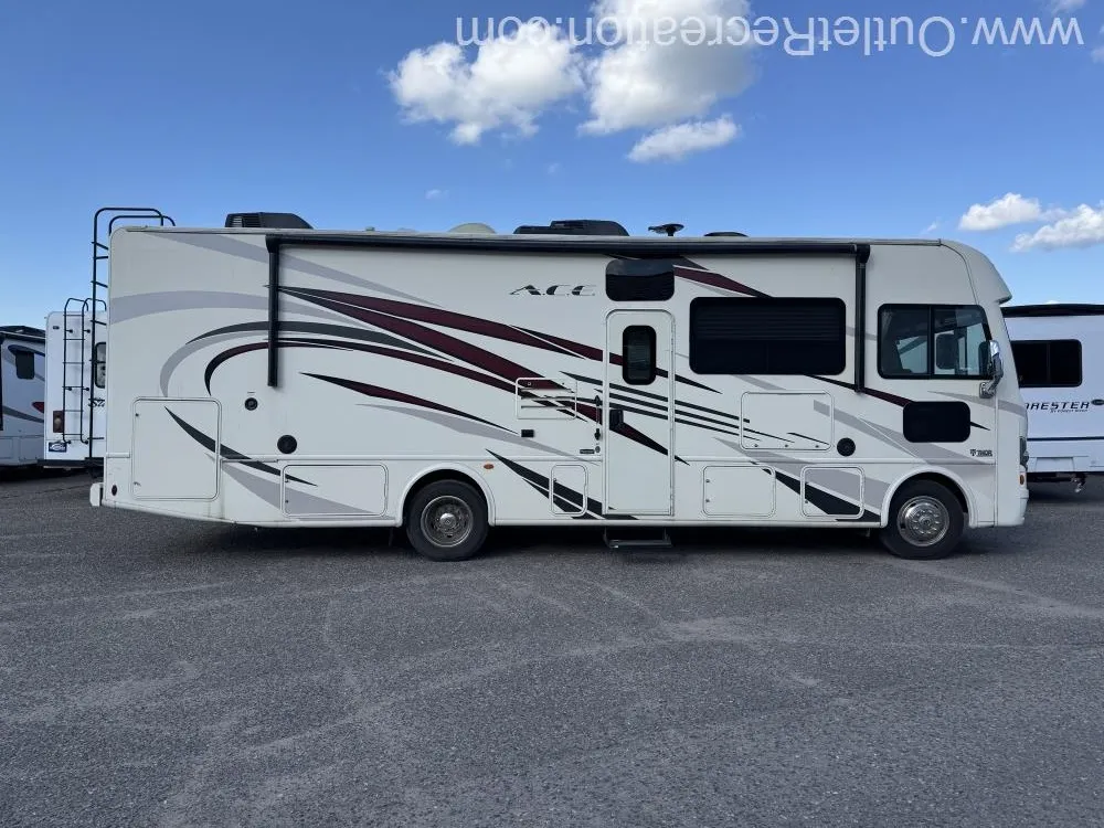 2018 Thor Motor Coach A.C.E. 30.2 - Photo 3