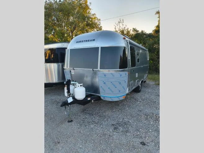 2026 Airstream Caravel 22FB - Photo 3