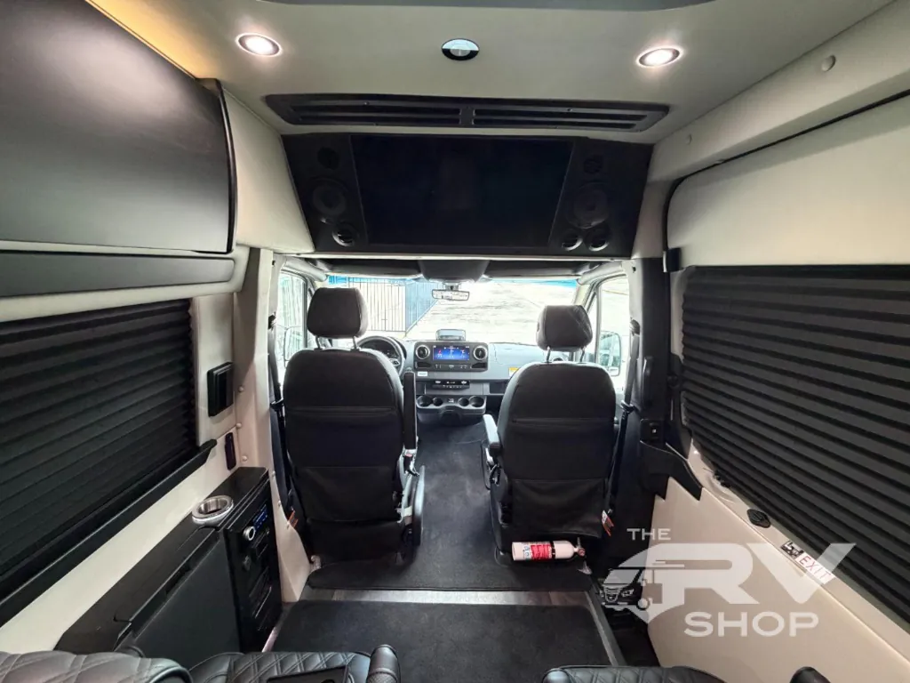 2027 Midwest Automotive Designs Luxe Cruiser D4, Photos photo 13