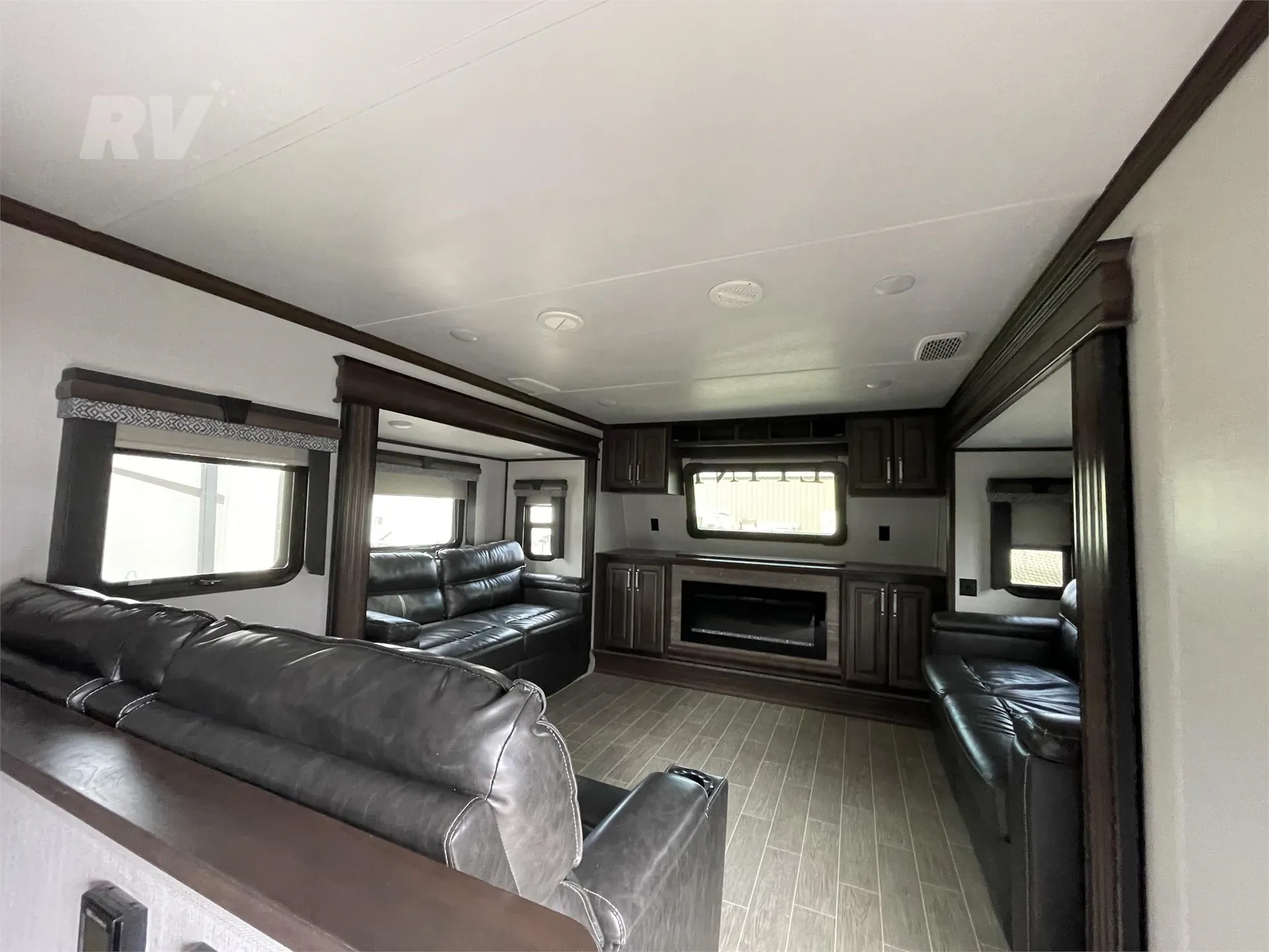 2022 Keystone Alpine 3712KB - Photo 3