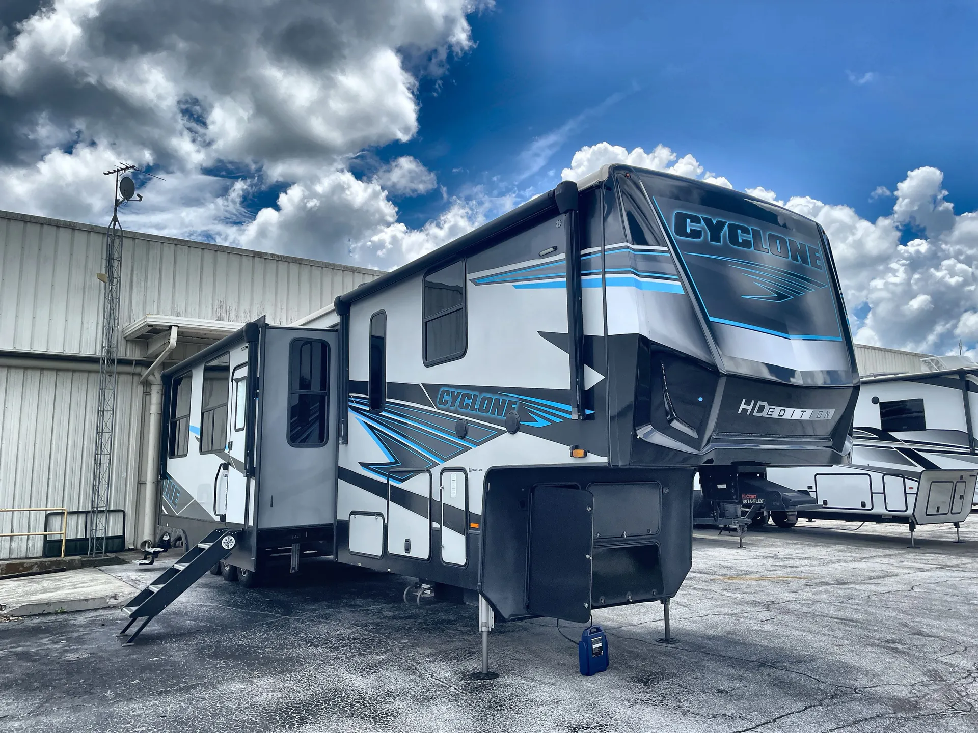 2023 Heartland Cyclone CY 4014C - Photo 2