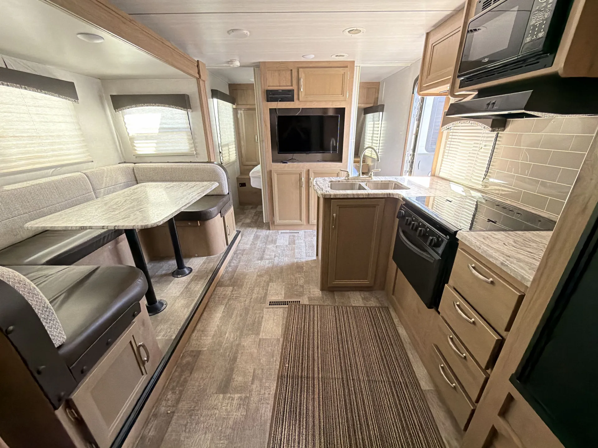 2020 Winnebago Minnie 2455BHS — living area main