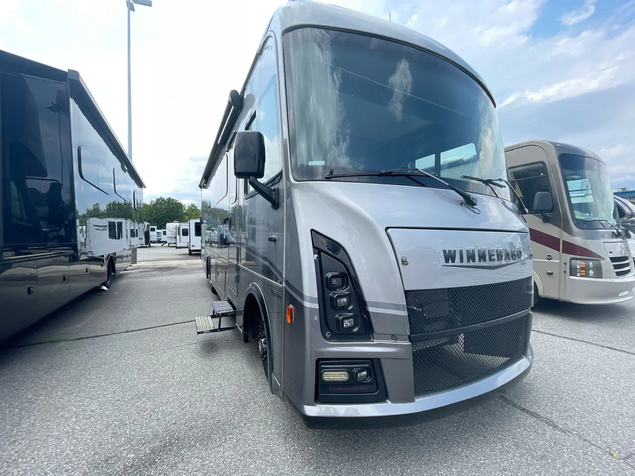 2023 Winnebago Vista NPF 29NP - Photo 2