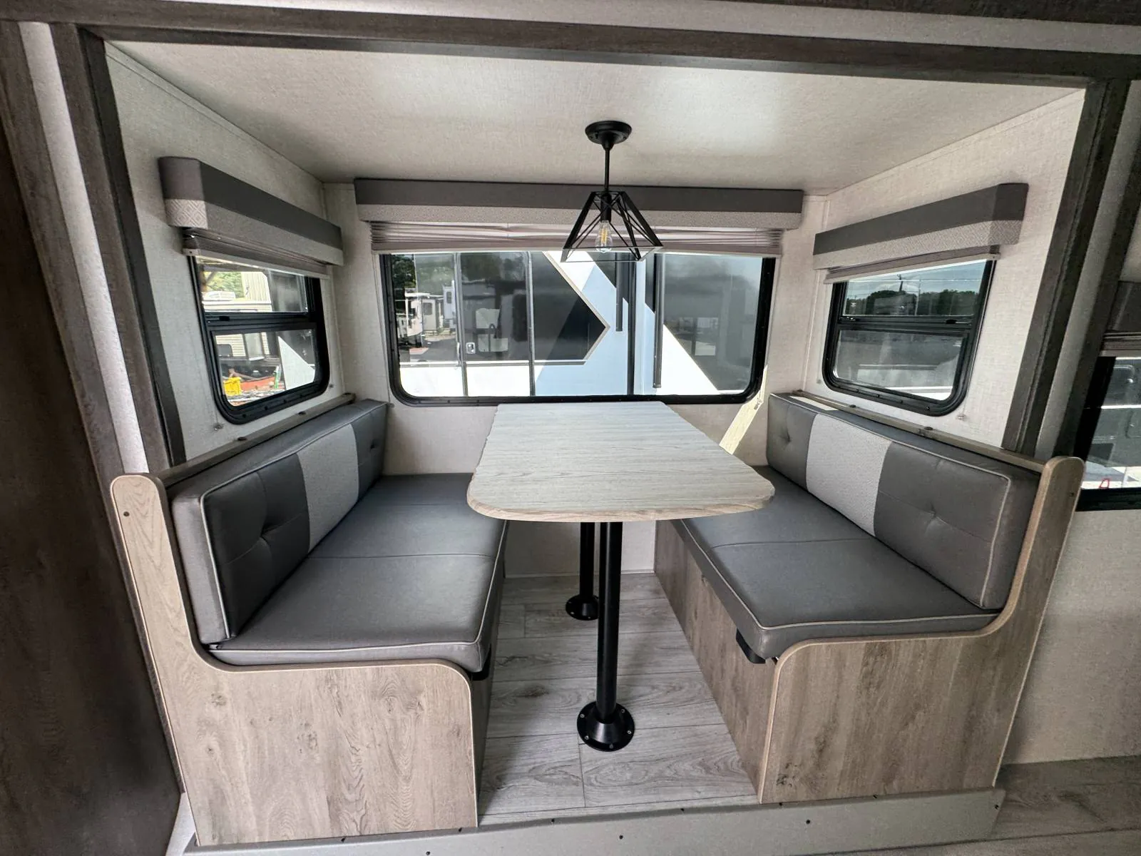 2022 Forest River Surveyor Legend 19RBLE — Photo 6