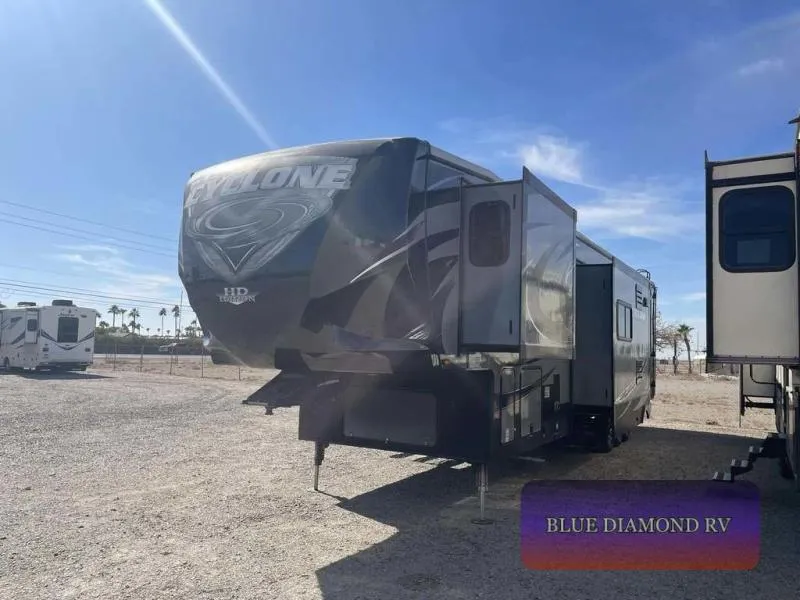 2015 Heartland Cyclone Used    3800 - Photo 4