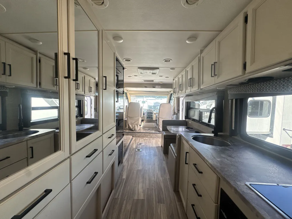 2022 Thor Motor Coach Axis 24.3, Photos photo 14