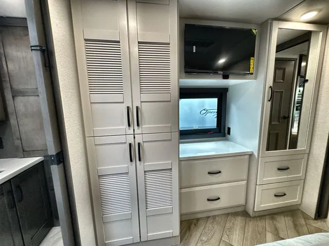2027 Entegra Coach Accolade 37K, Photos photo 31