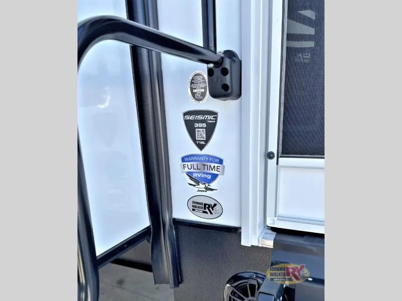 2026 Jayco Seismic 395 - Photo 3