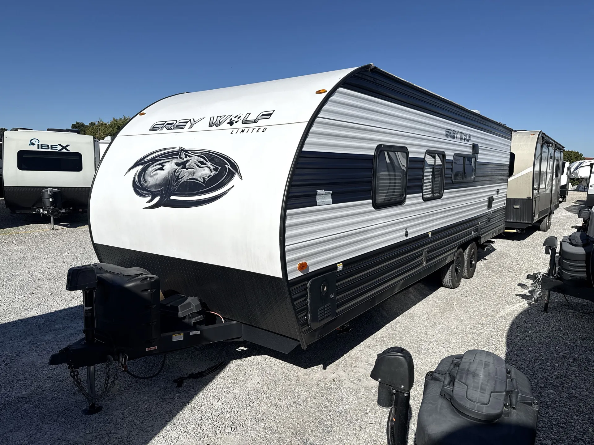2023 Forest River Cherokee Grey Wolf 26DJSE — off campside