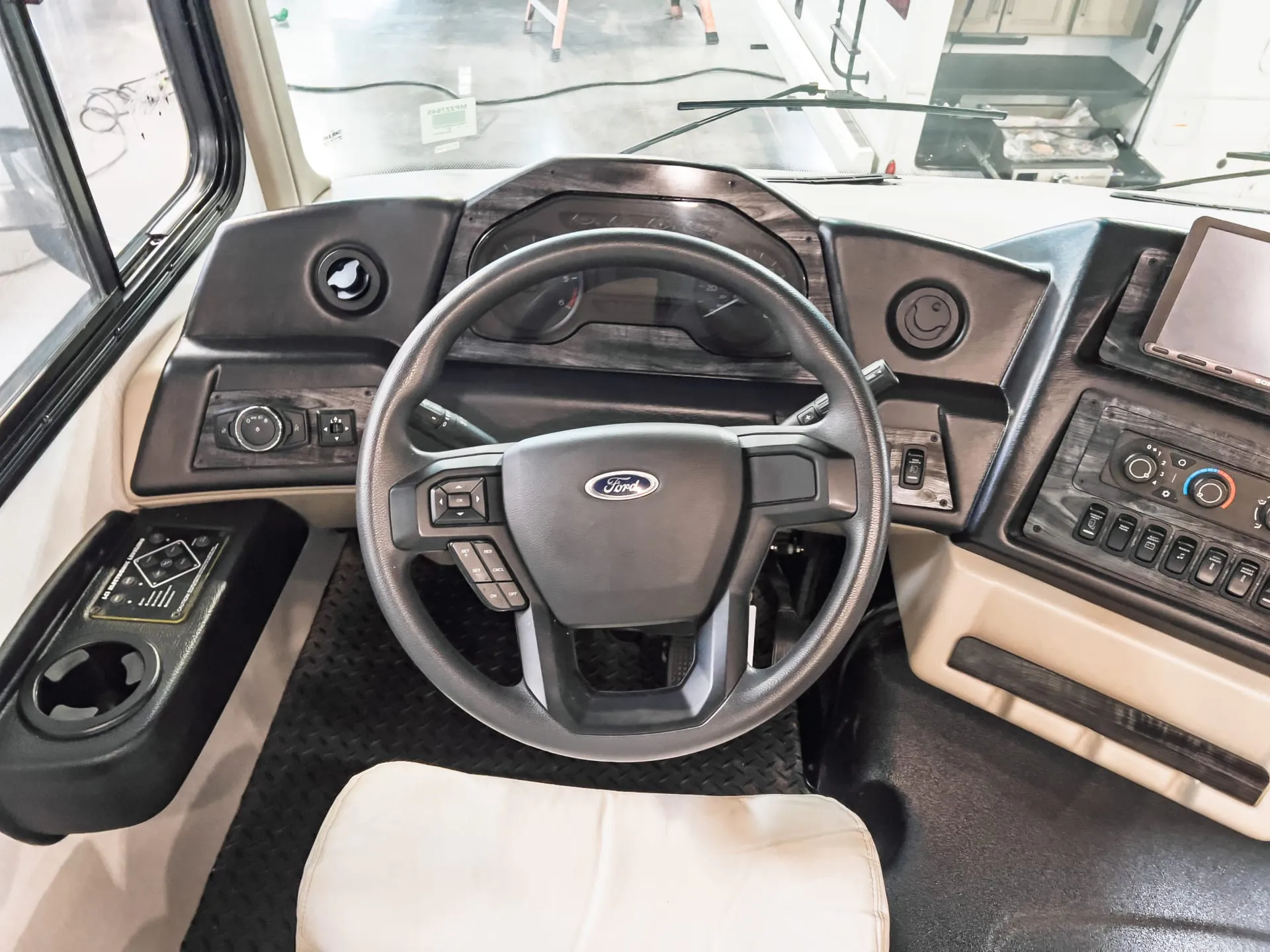 2023 Forest River Georgetown 7 Series GT7 36D7 - Photo 4