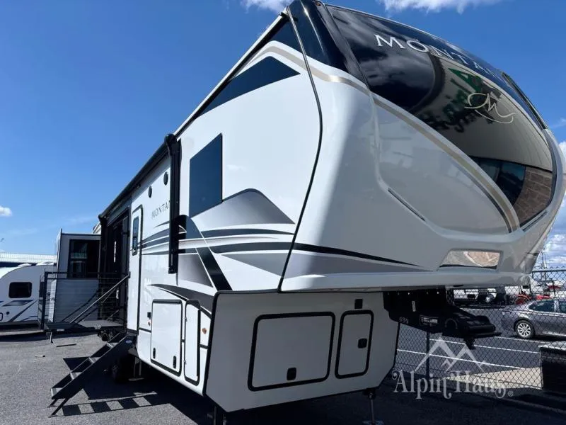 2025 Keystone Montana 3532SP - Photo 2