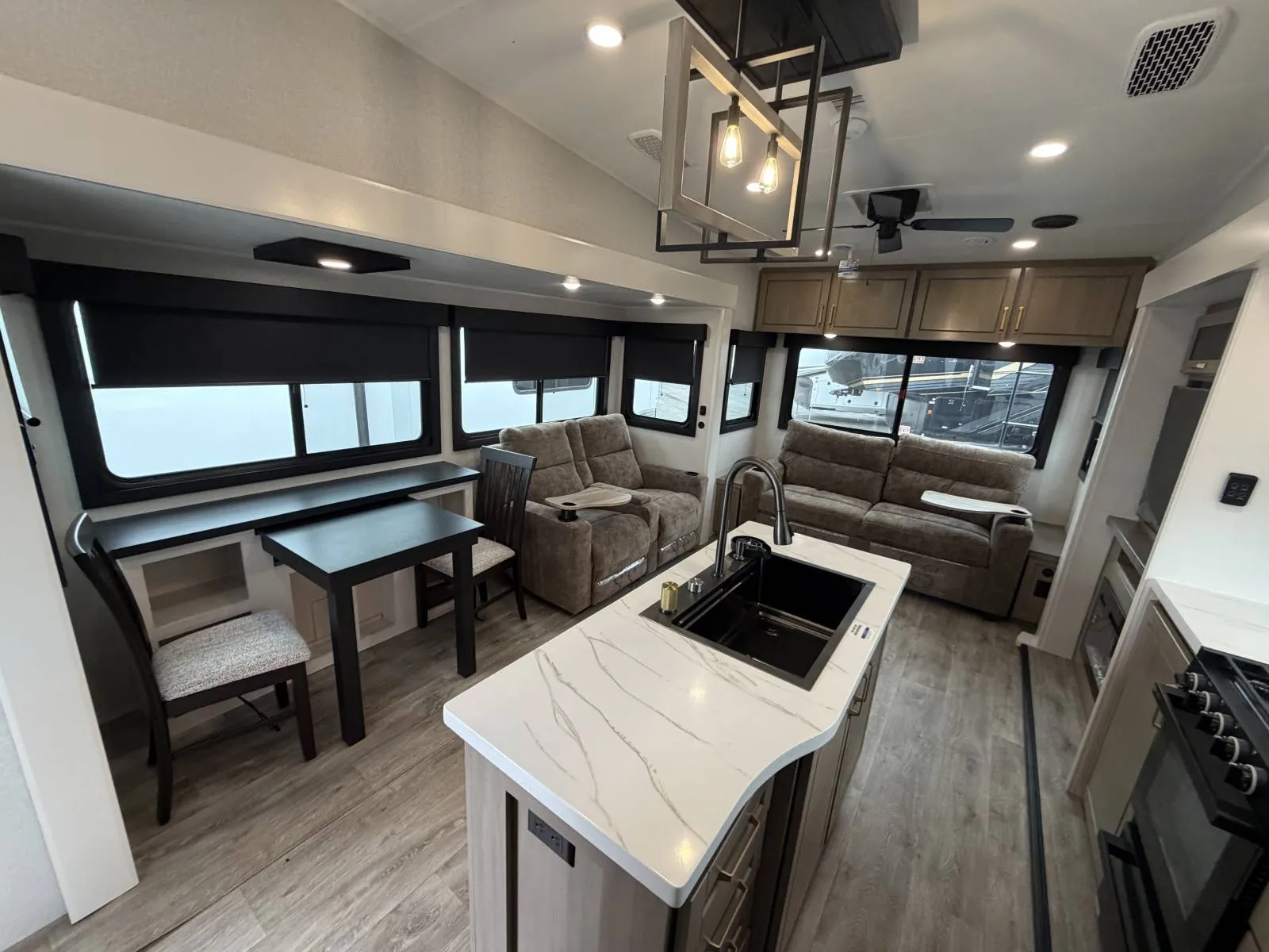 2026 Jayco Eagle 355MBQS - Photo 4
