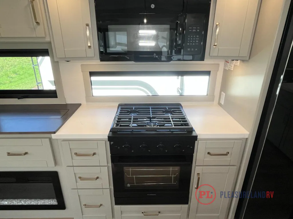 2026 Brinkley Model Z Air 297, Photos photo 14