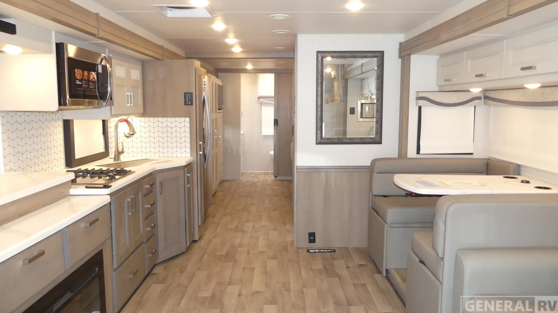 2026 Thor Motor Coach Pasadena 38DX - Photo 3