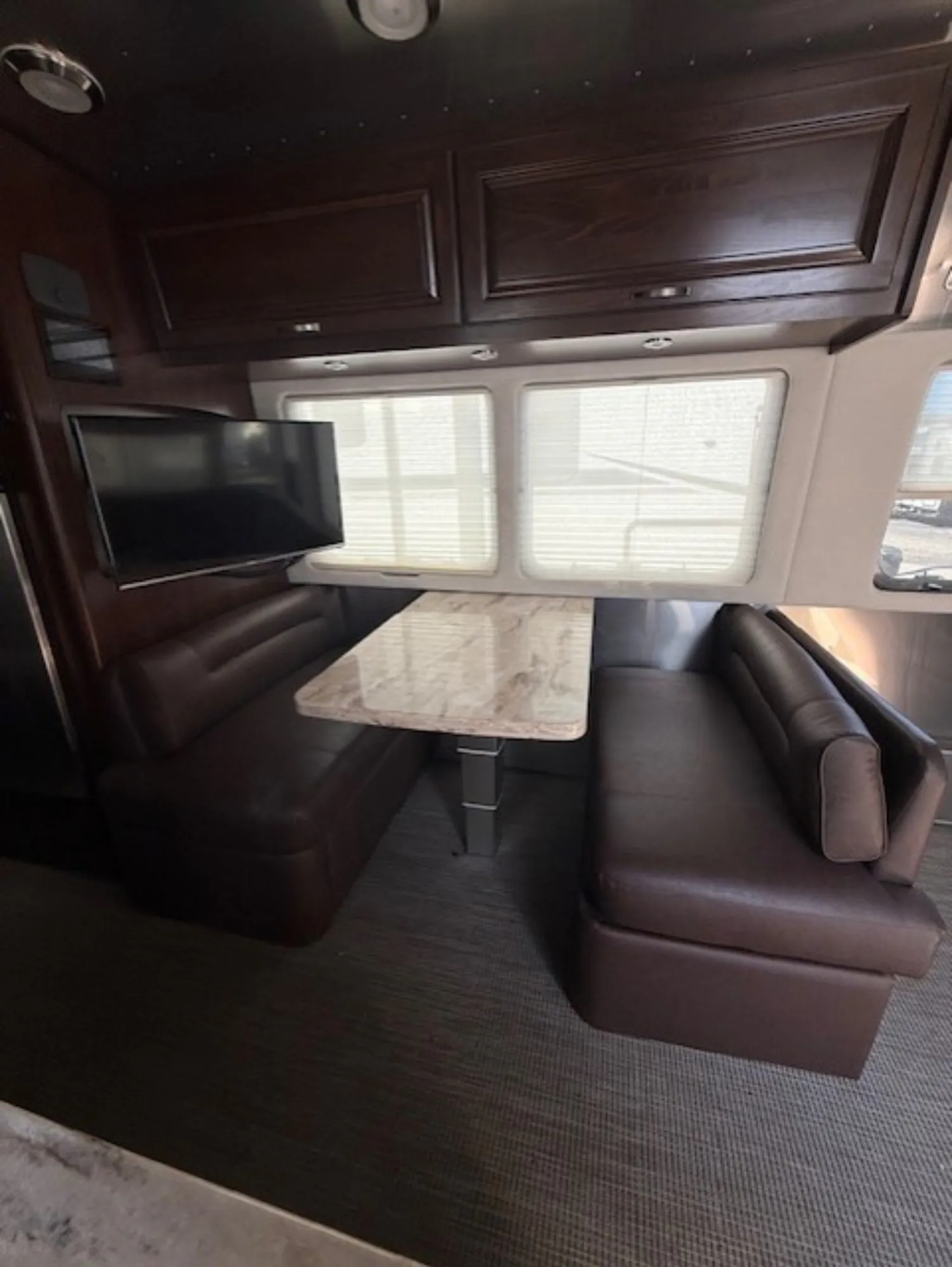 2018 airstream Classic 30RB - Photo 4