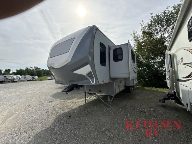 2015 Highland Ridge RV Roamer 346FLR - Photo 4