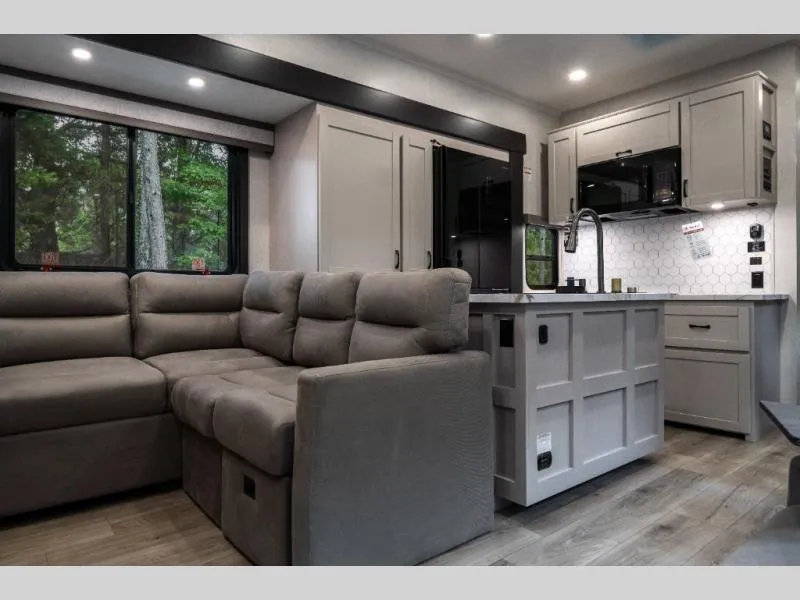 2026 Jayco Seismic 395 - Photo 3