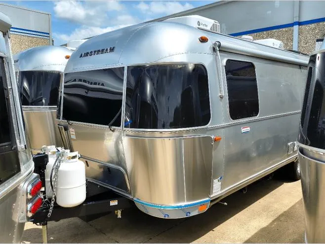 2026 Airstream International 27FB - Photo 4