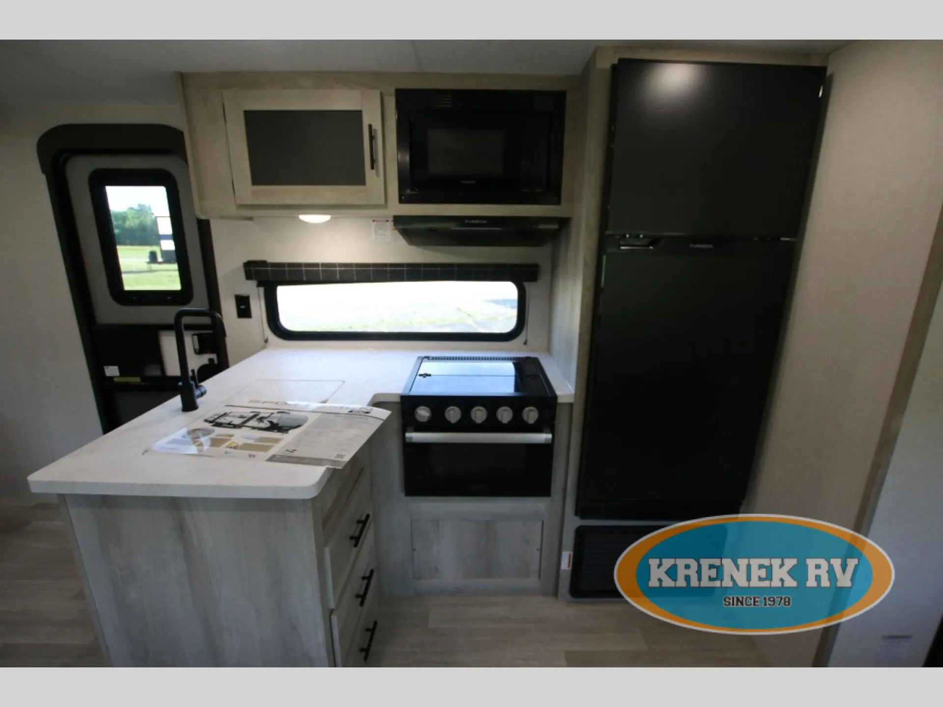2025 K-Z Sportsmen SE 301BHKSE - Photo 4