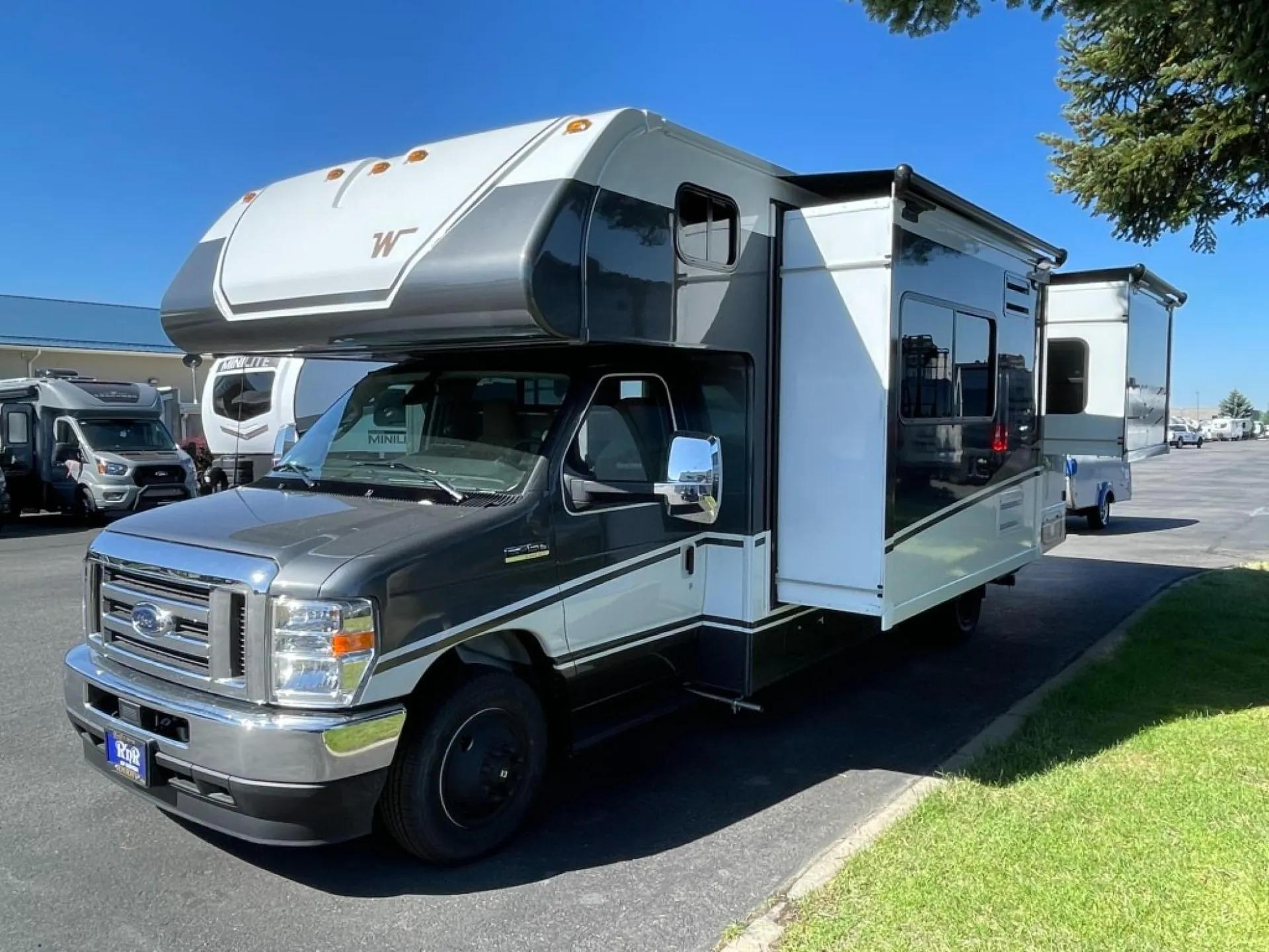 2026 Winnebago Minnie Winnie NPF 26NP - Photo 3