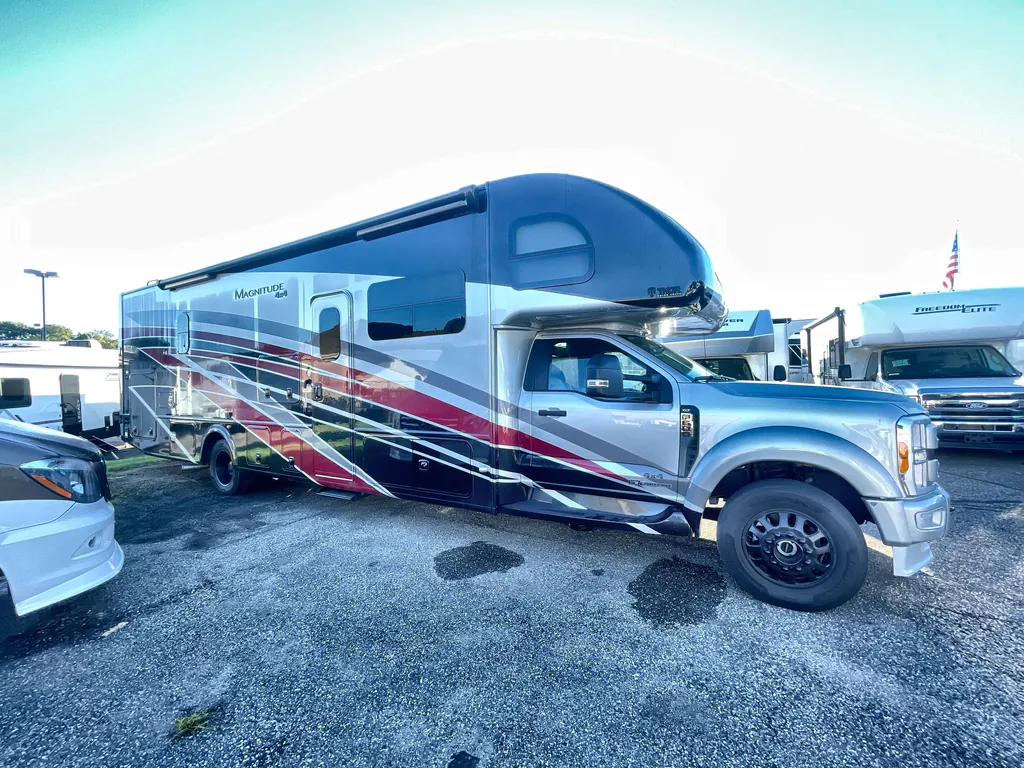 2024 Thor Motor Coach Magnitude RS36, Photos photo 5