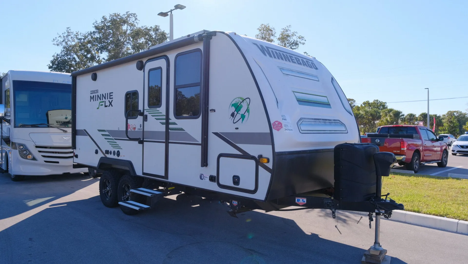 2022 Winnebago Micro Minnie FLX 2108DS - Photo 2