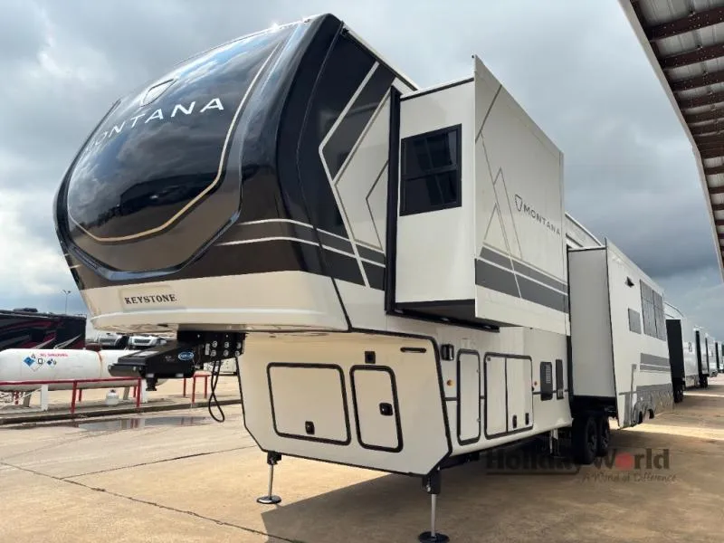 2026 Keystone Montana 3532SP - Photo 3