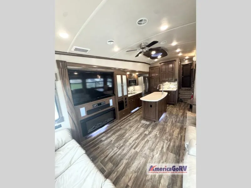 2018 Forest River Cedar Creek Champagne Edition 38EL - Photo 4