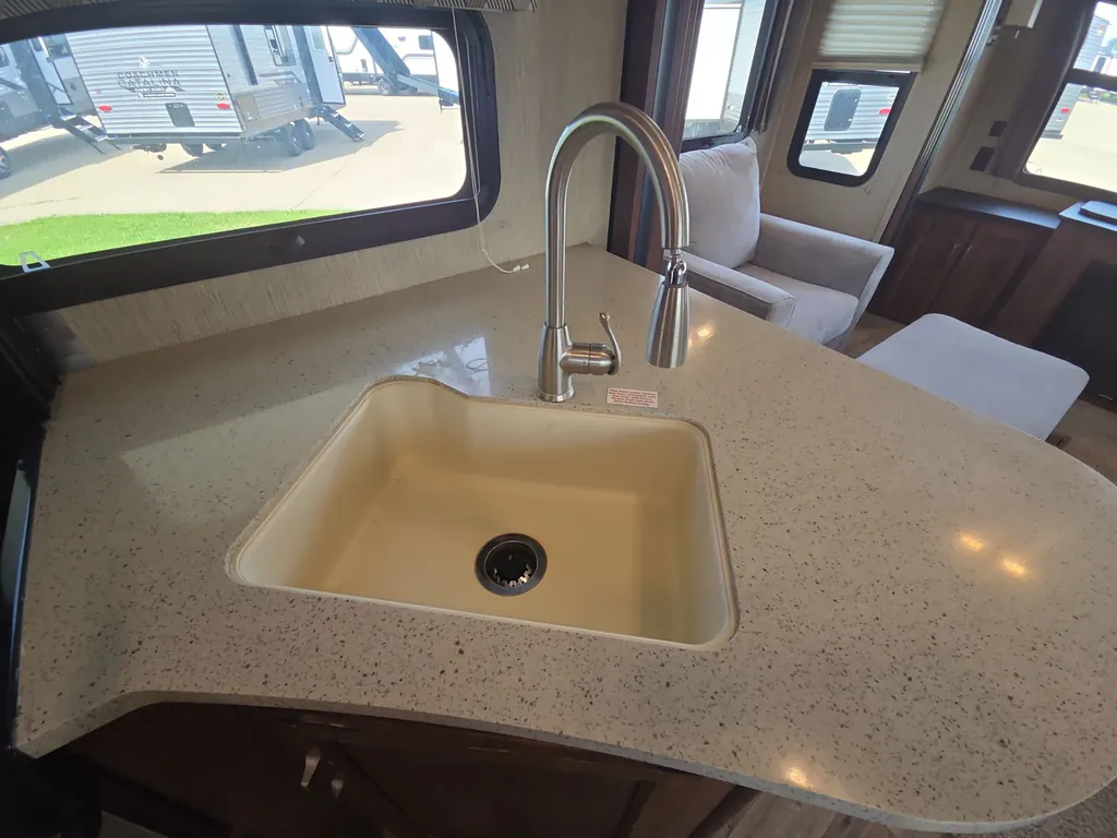 2018 Keystone Outback 298RE, Photos photo 26
