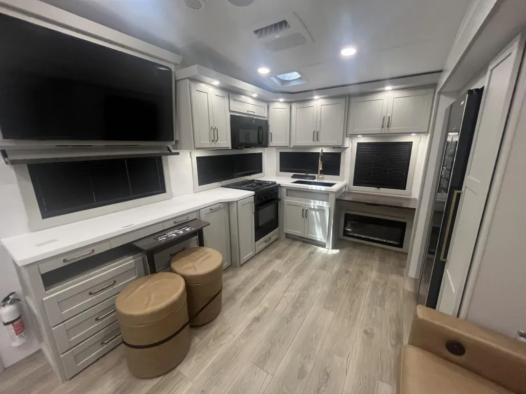 2026 Brinkley Model Z 2680, Photos photo 13