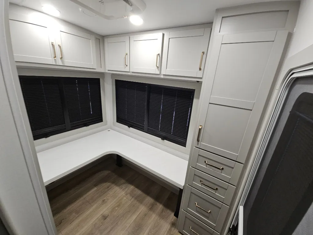 2026 Brinkley Model Z 3515, Dining area photo 2