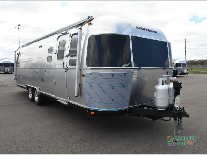 2026 Airstream Classic 30RB - Photo 2