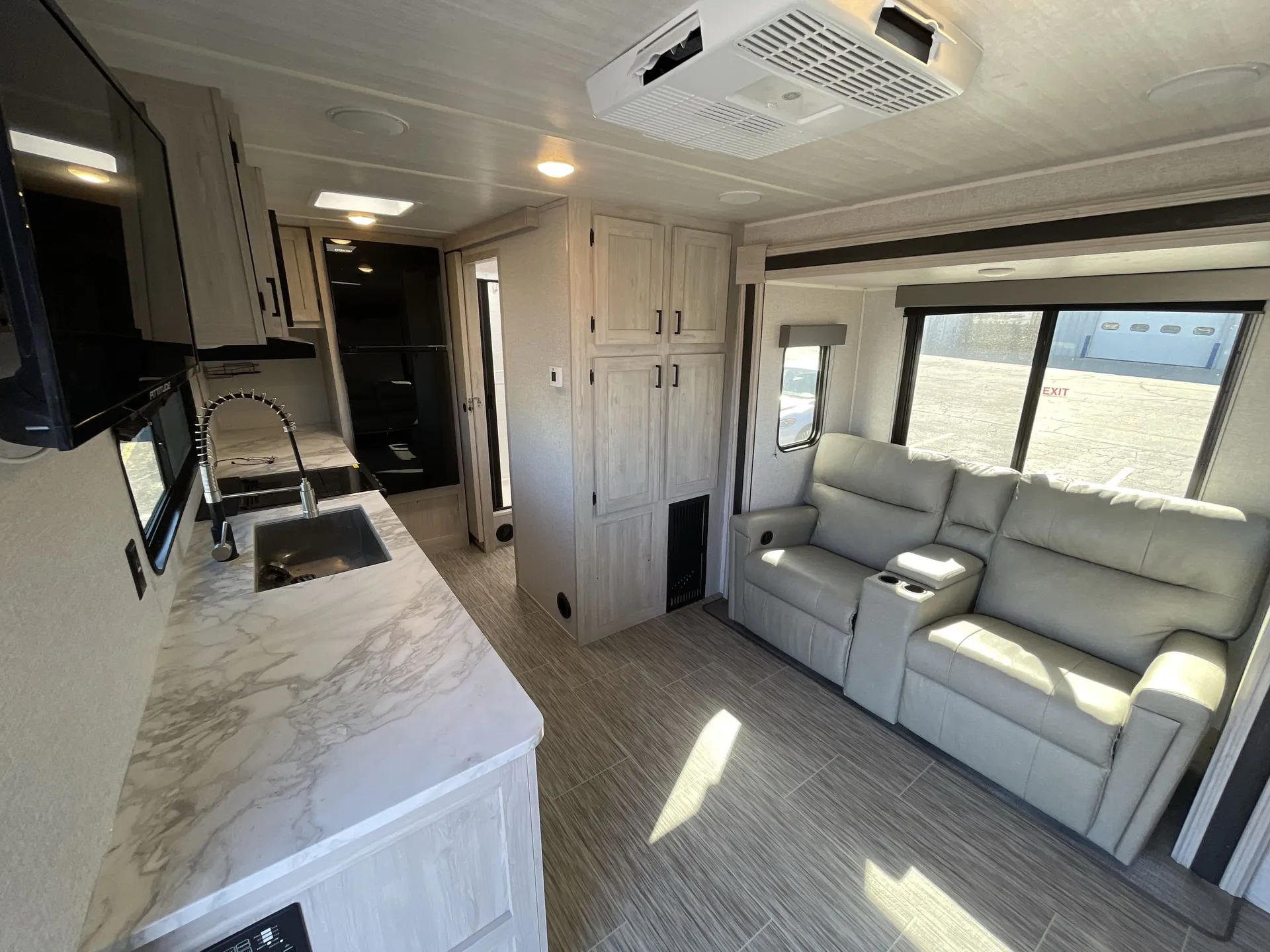 2023 East to West Silver Lake 18MMB — living area main