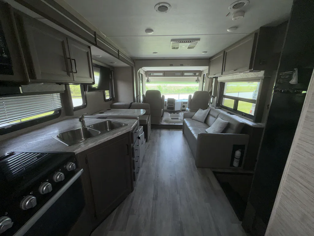 2023 Thor Motor Coach Freedom Traveler A32, Photos photo 3