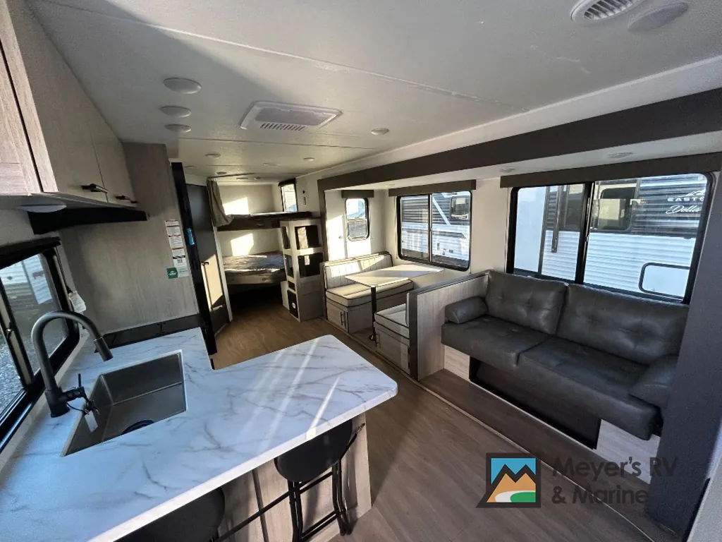 2027 East to West Della Terra 280BH, Photos photo 6