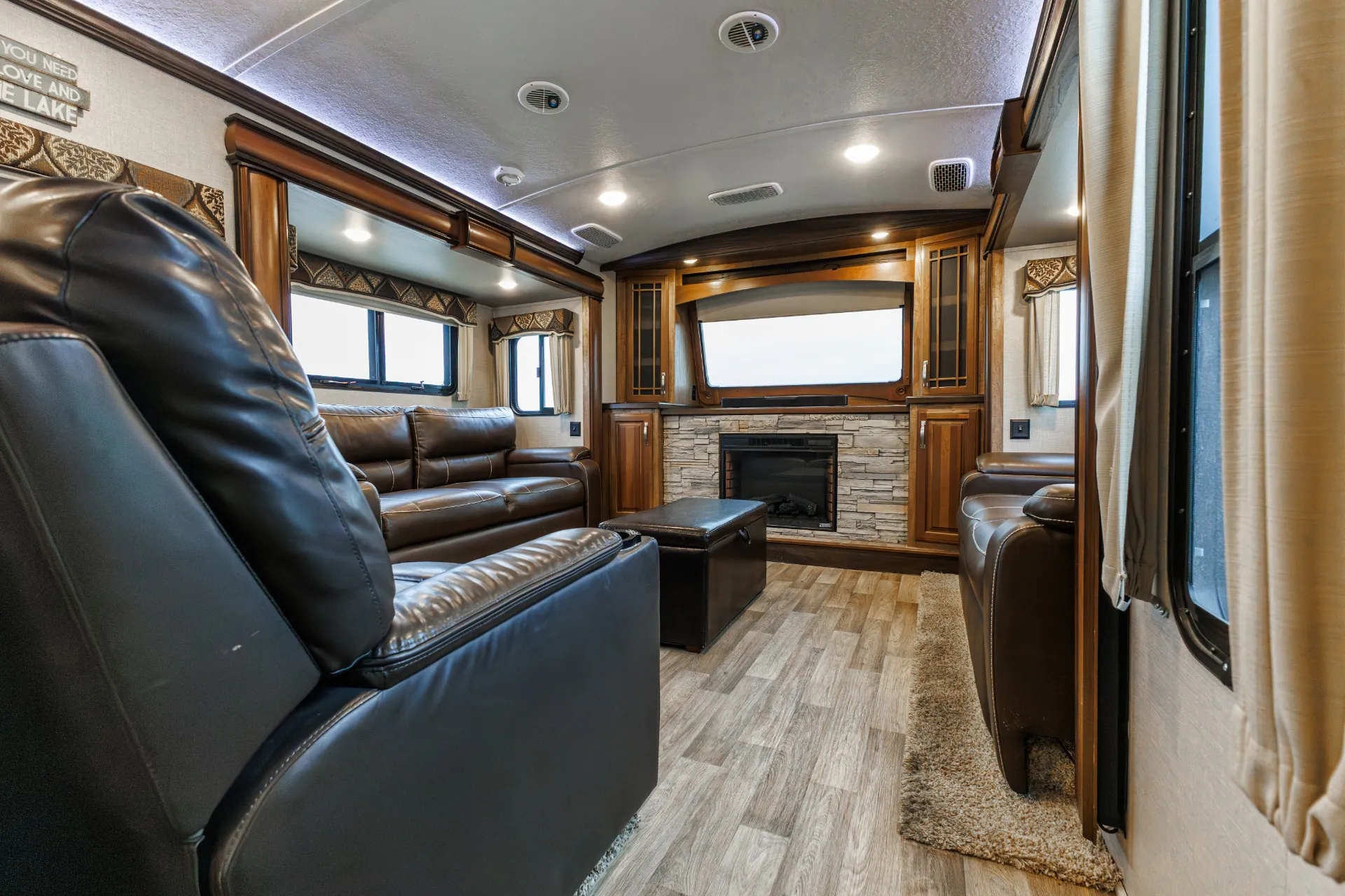 2017 Keystone Montana 3730FL - Photo 4