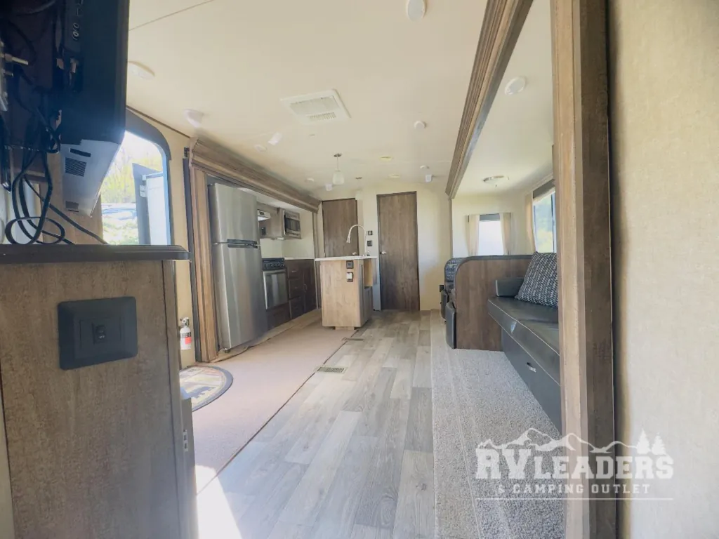 2017 Forest River Vibe 313BHS, Photos photo 22