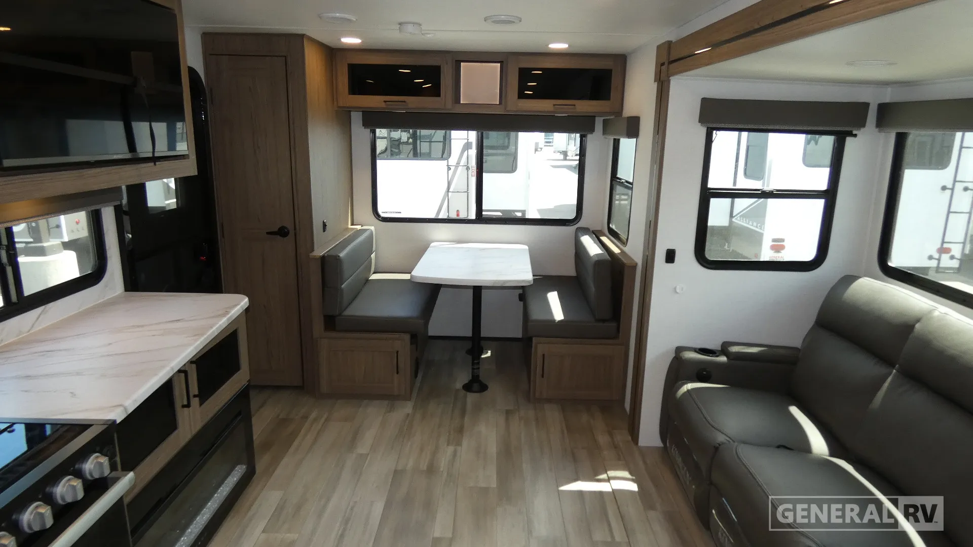2025 Alliance RV Delta 252RL - Photo 3