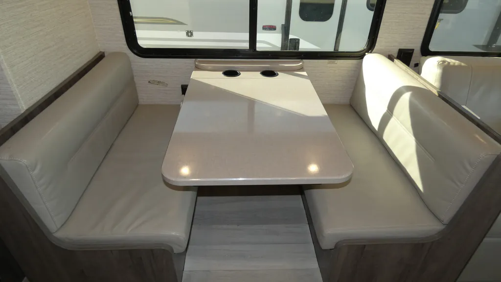 2022 Winnebago Vista 32M, Photos photo 16