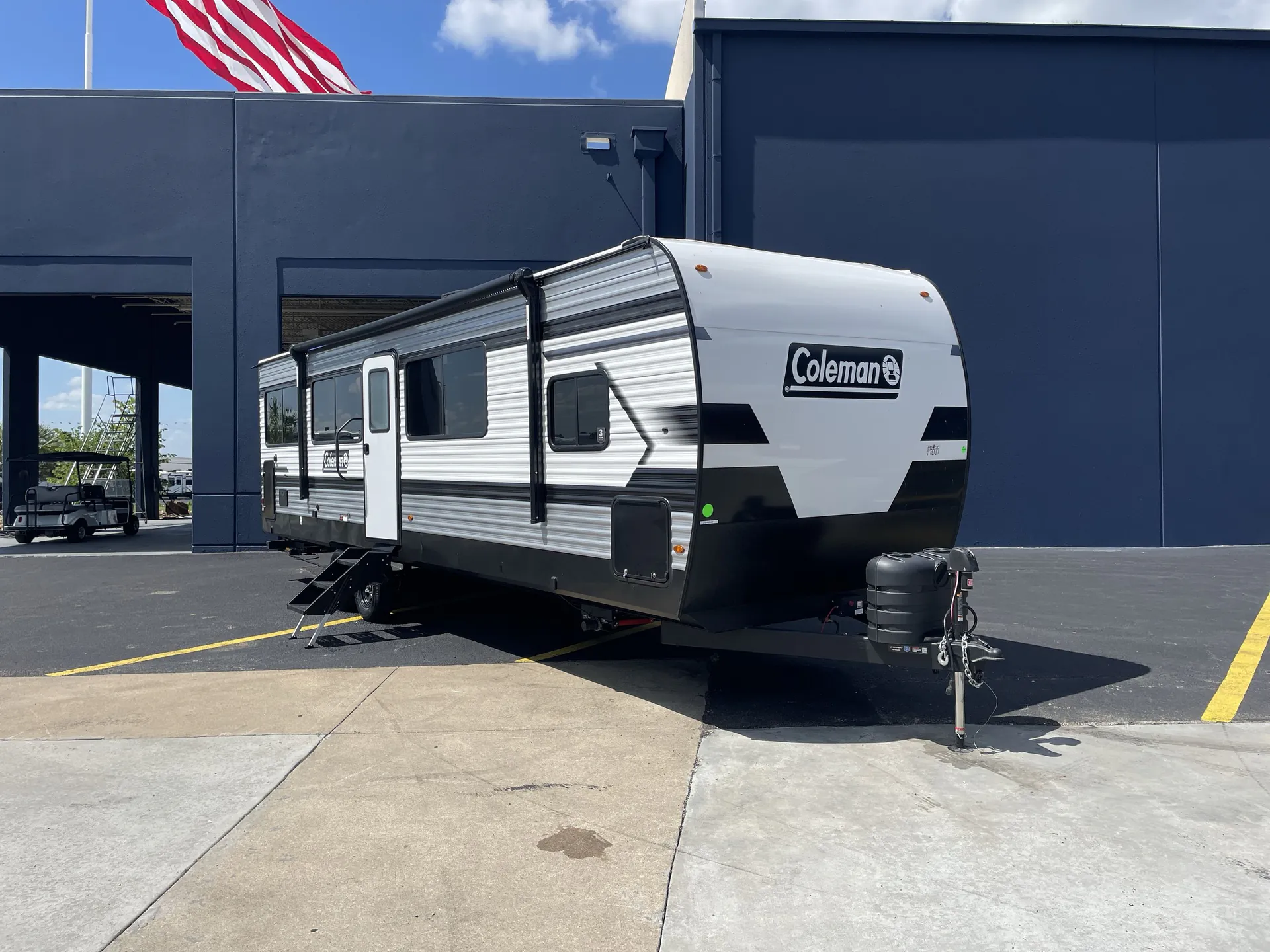 2027 Keystone Coleman Lantern 29RKS dealer photo 1 from Camping World