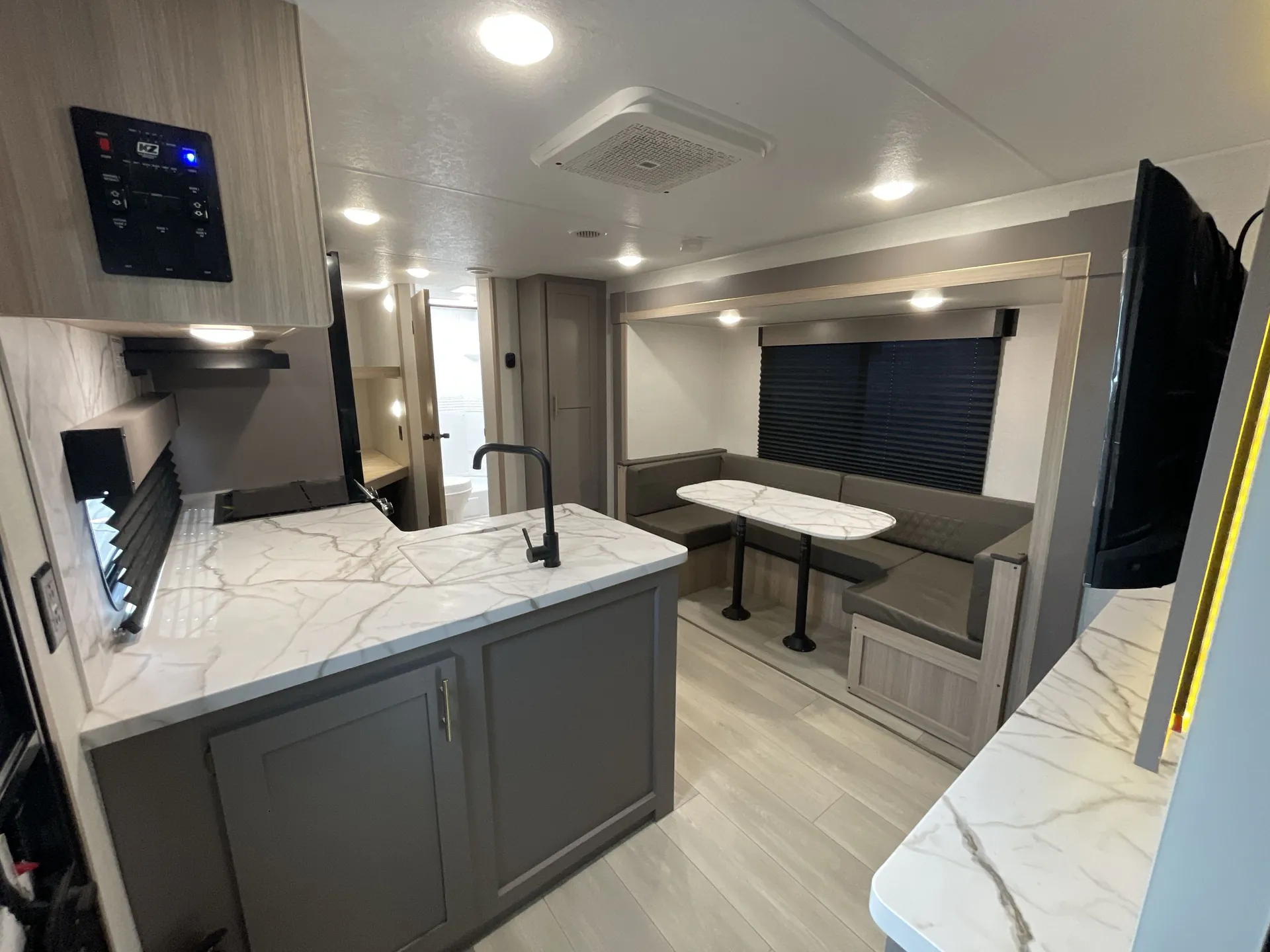 2025 K-Z Rv Sportsmen Se 241BHKSE - Photo 3