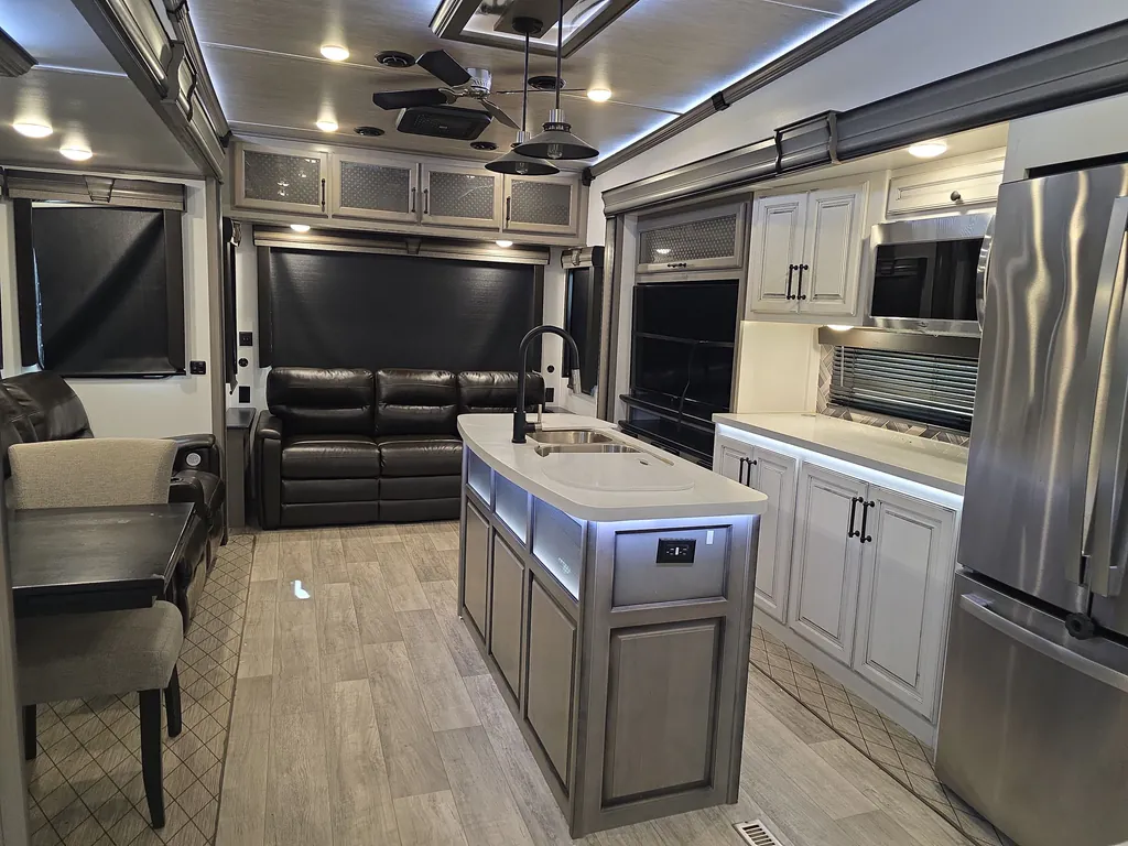 2022 Keystone Montana 3231CK, Photos photo 2