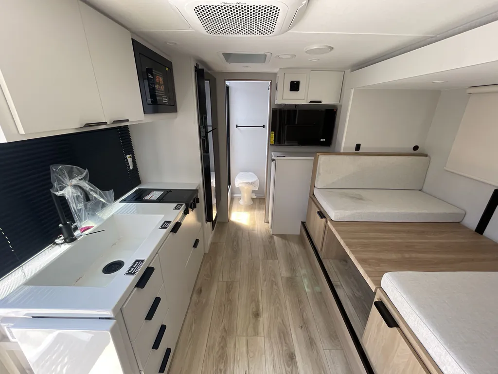 2027 Winnebago Micro Minnie 2108DS, Photos photo 2