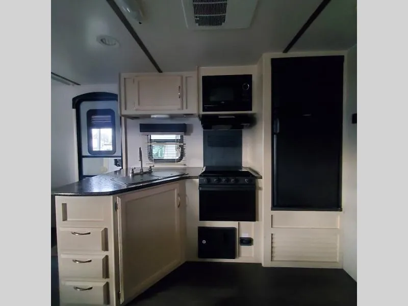 2019 Winnebago Industries Towables Minnie 2201DS - Photo 4