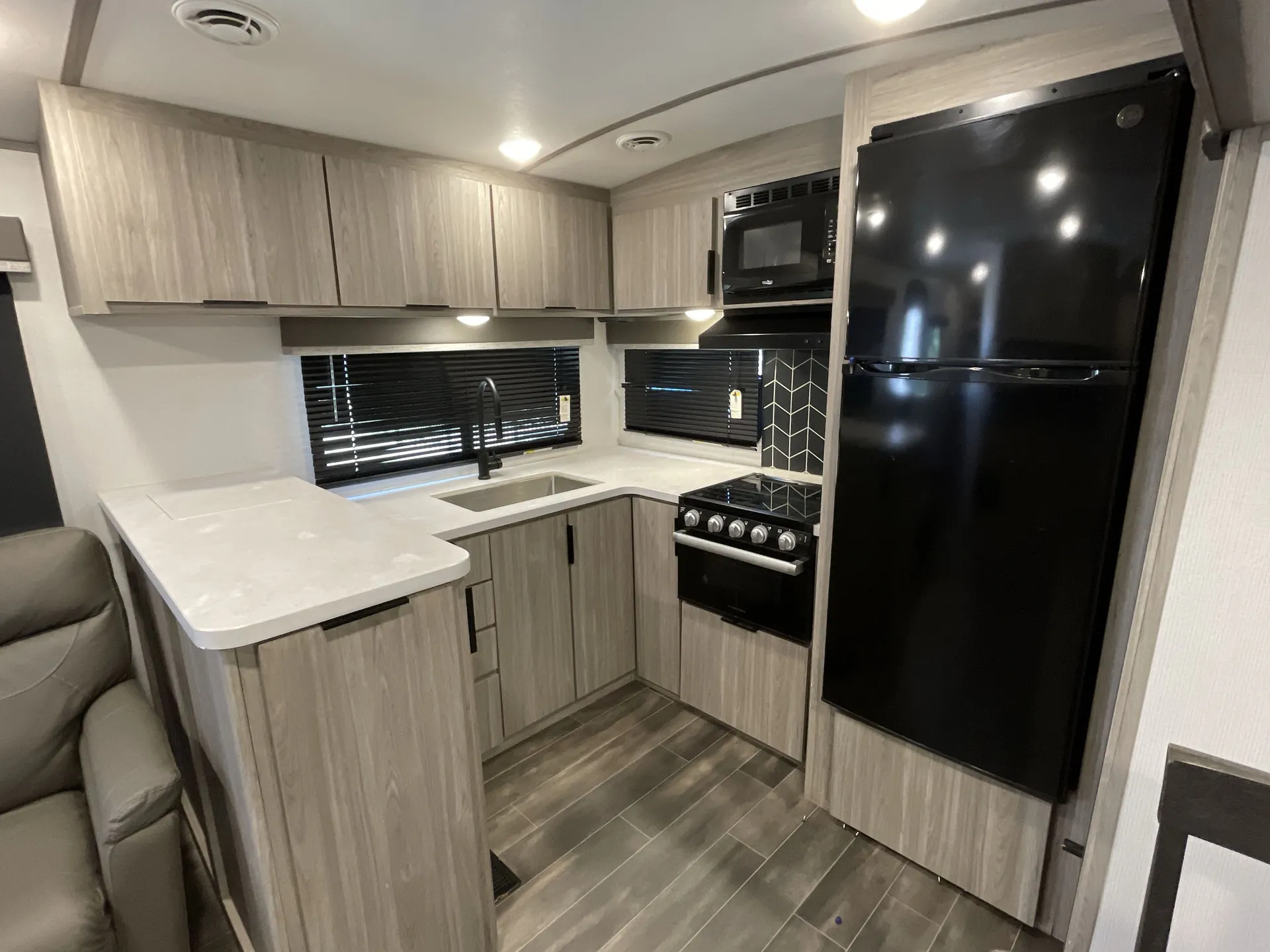 2021 Keystone Passport 2704RK — living area main