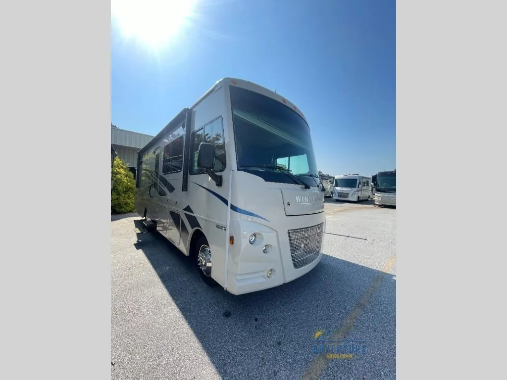 2018 Winnebago Vista 27P - Photo 2